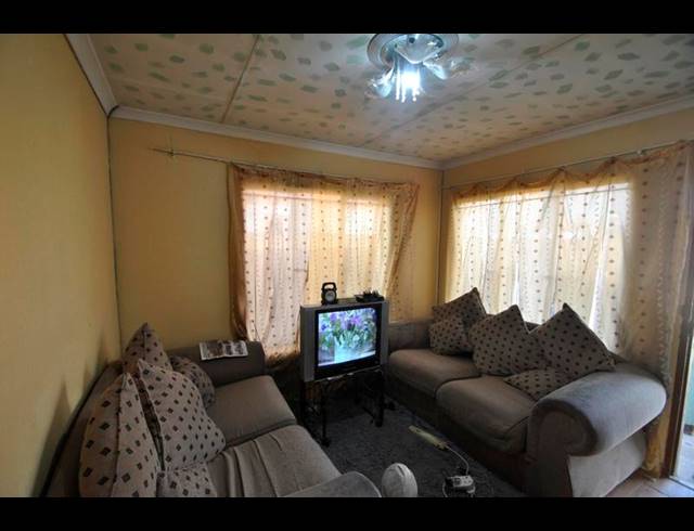 2 BEDROOM HOUSE FOR SALE IN DAWN PARK